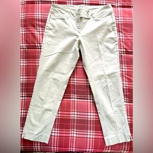 ✳️ SOLD ✳️ White House Black Market Classic Beige Capri double snap /zipper Sz 8